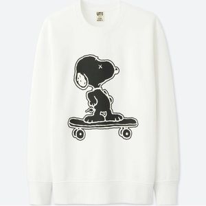 Uniqlo Kaws x Peanuts Snoopy sweatshirt